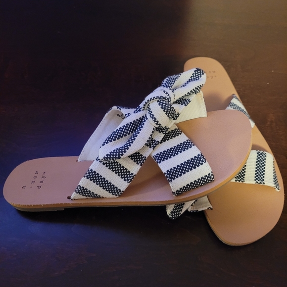 Sandals - Picture 2 of 3